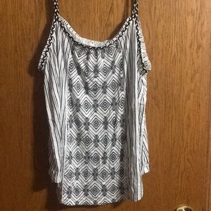 5/$25 Maurice’s White & Black Tank Sz XXL